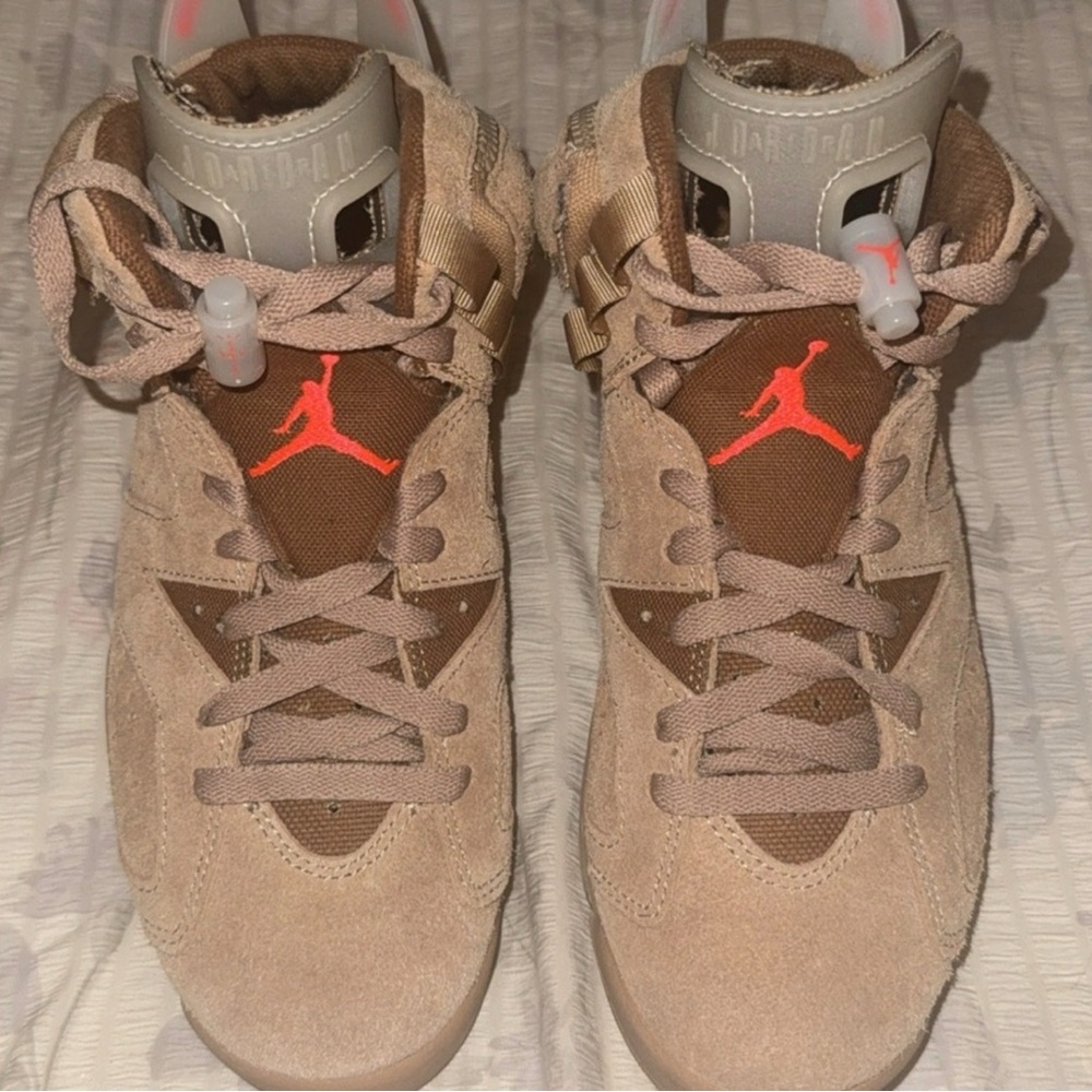 Jordan Kids Sneakers in Tan and Brown